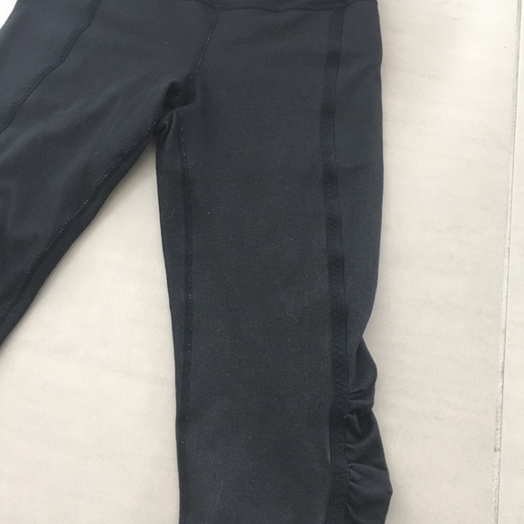 Lululemon Athletica Cropped Workout 🏋️♀️ Pants - Picture 2 of 6